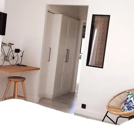 La Cave... Entre Narbonne Et Carcassonne * Conilhac-Corbières